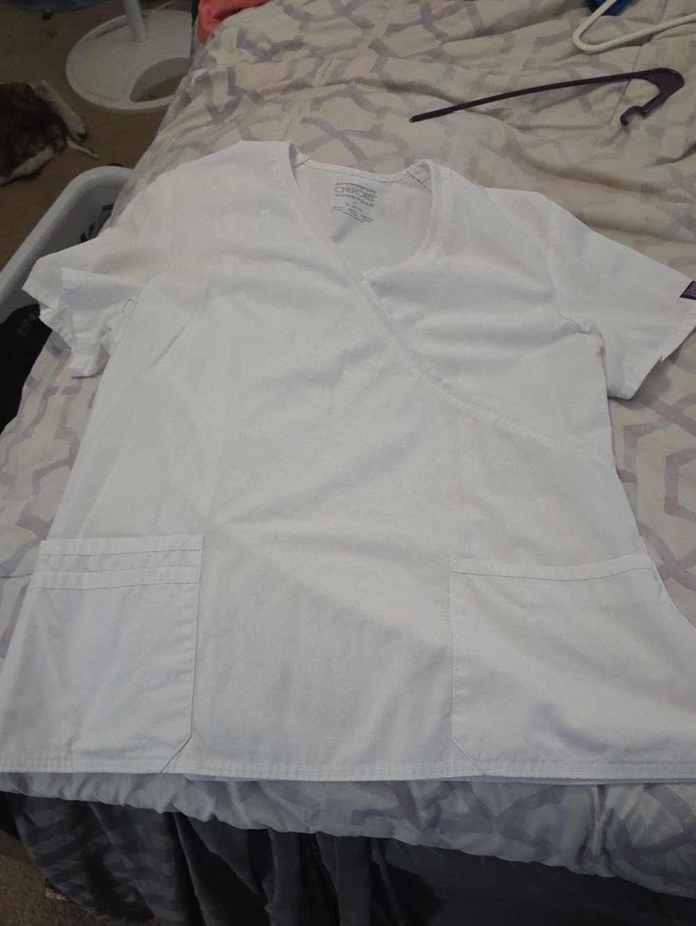 Set Cherokee White V-Neck Workwear Top And Matching Scrub Bottoms